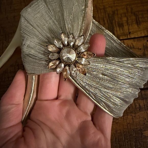 Designer gold heels - Picture 3 of 5